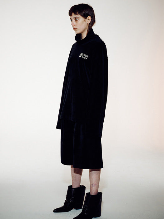 VELVET TURTLENECK PULLOVER, BLACK