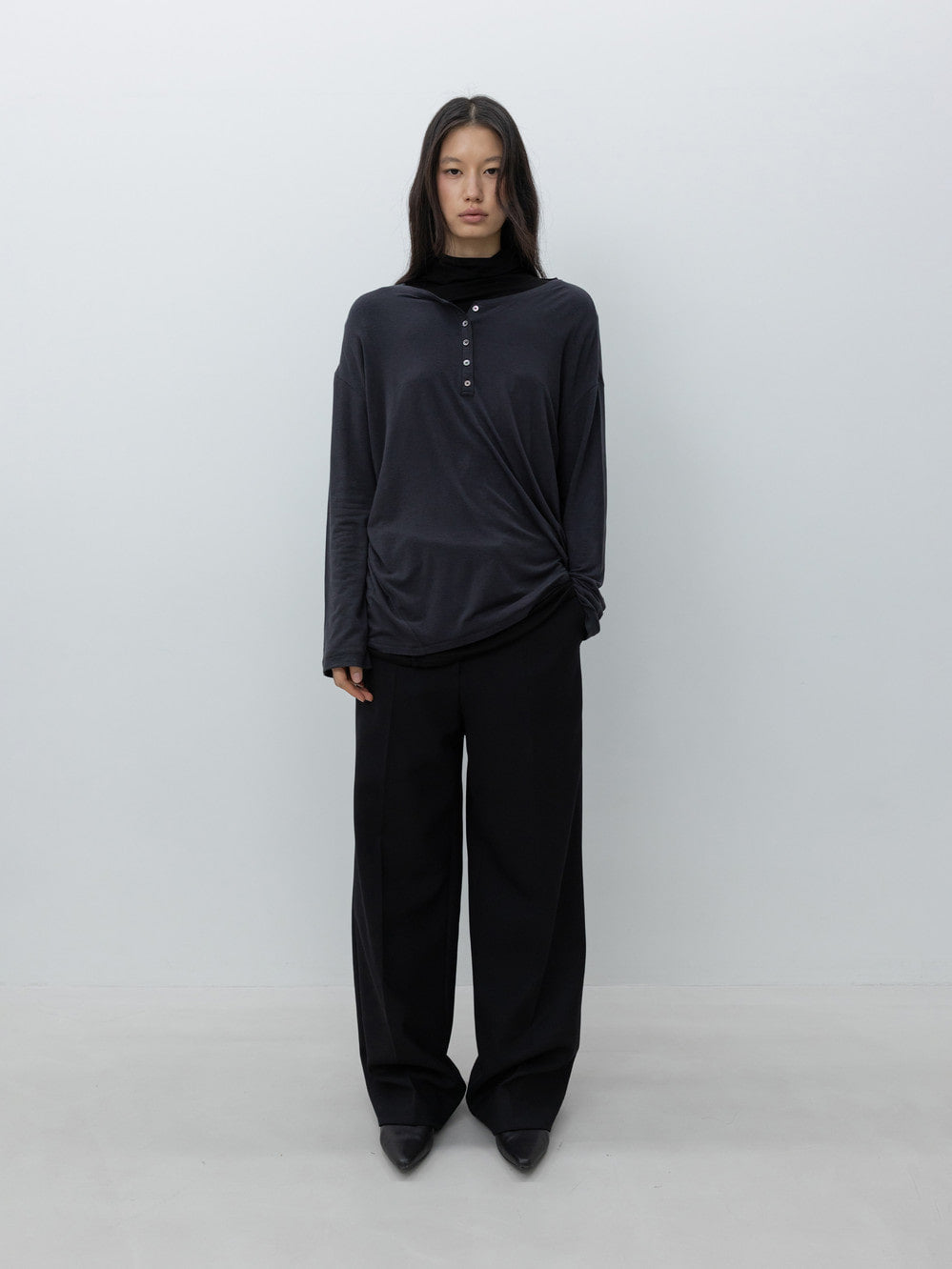 Low Classic Asymmetric Henley Neck Wool T-Shirt Charcoal