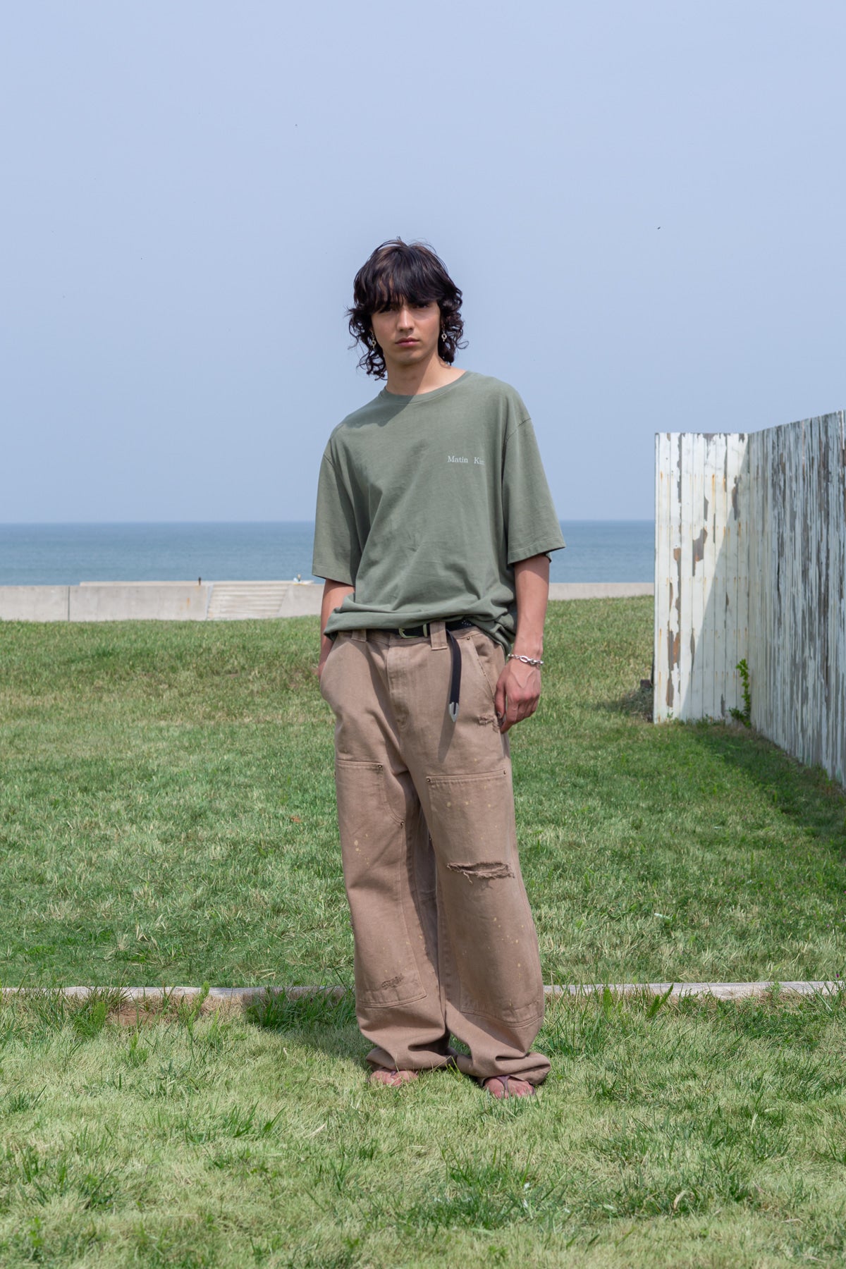 [matinkim] VINTAGE WASHED LOGO TOP FOR MEN IN KHAKI