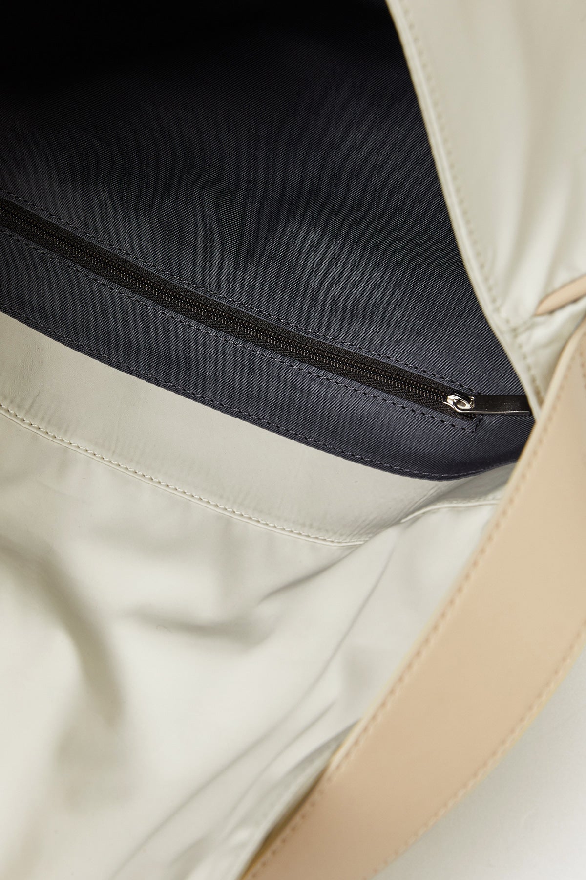 [matinkim] BUCKLE BAG IN WHITE