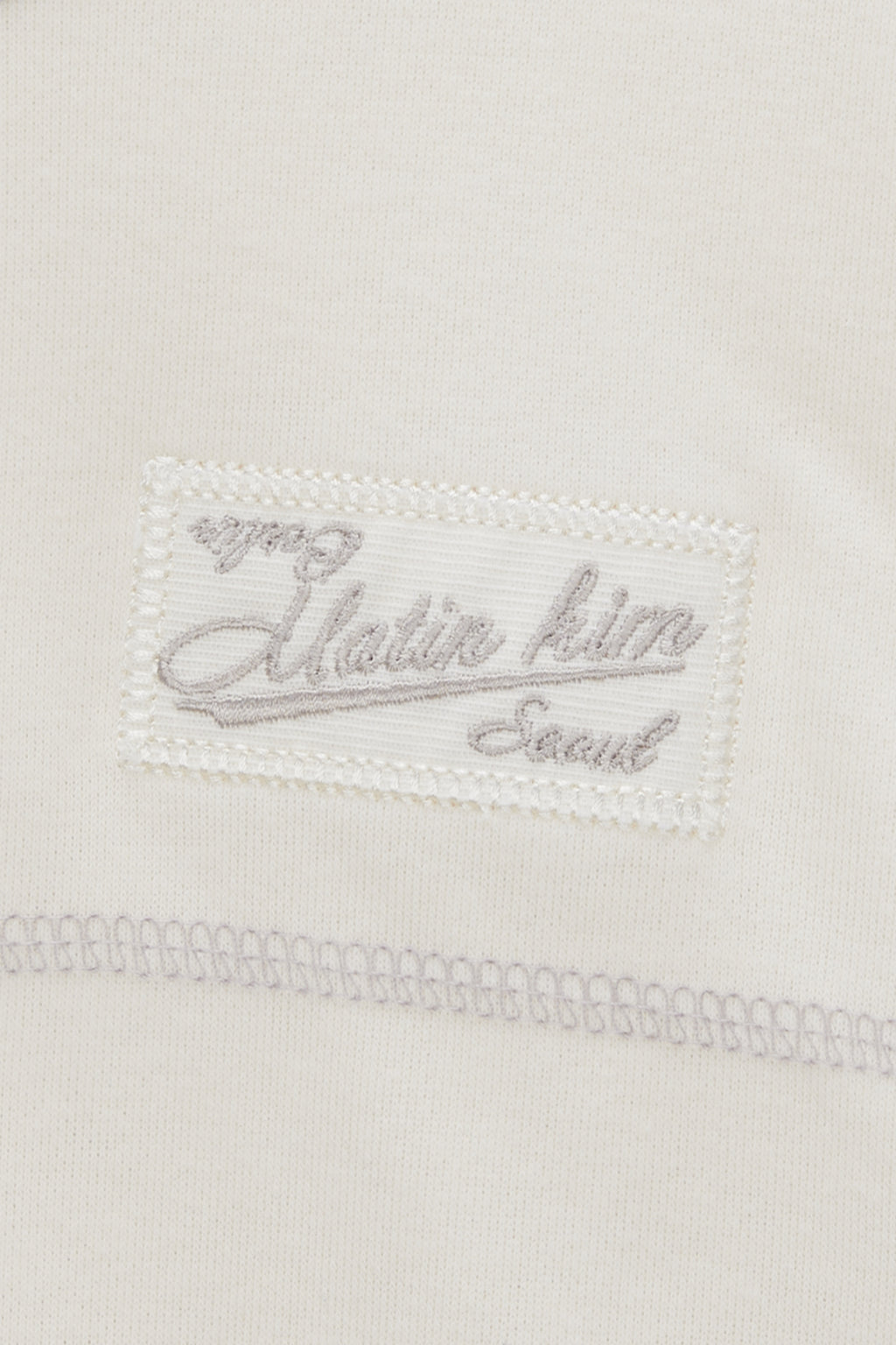 [matinkim] STITCH LABEL CROP SWEATSHIRT IN IVORY