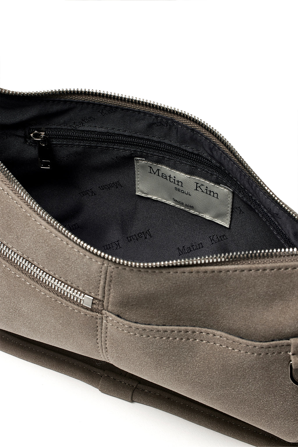 [matinkim] ZIP AROUND SUEDE SHOULDER BAG IN GREY
