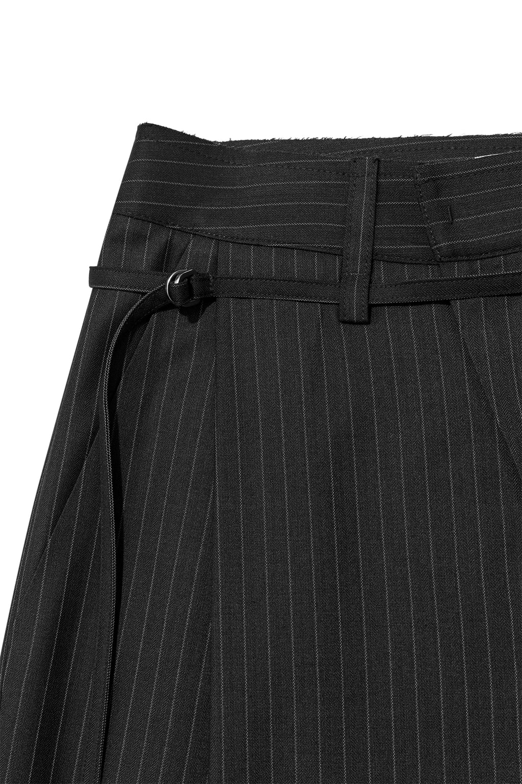 [matinkim] TUCK POINT STRIPE TROUSER IN CHARCOAL