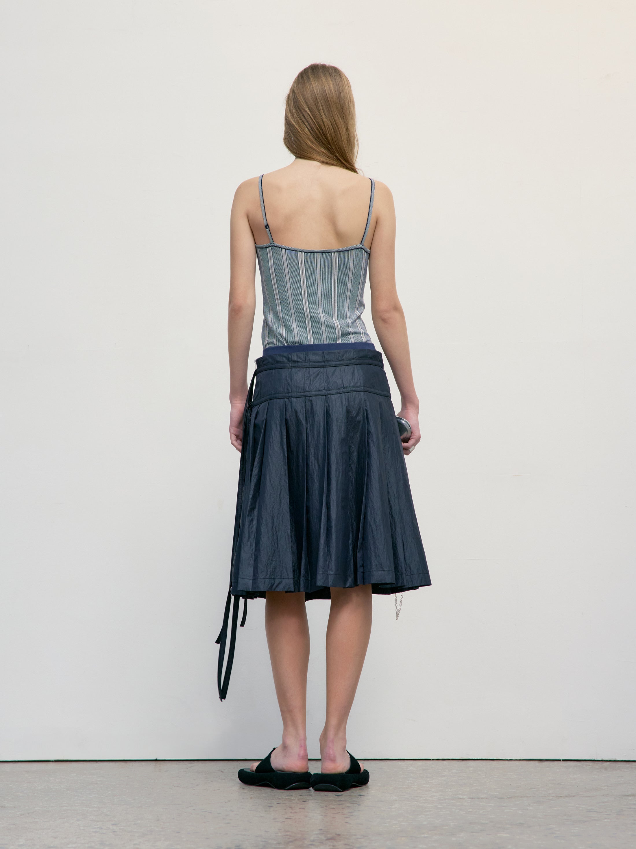 Low Classic Pleated Zipper Skirt Black, modern Korean designer fashion