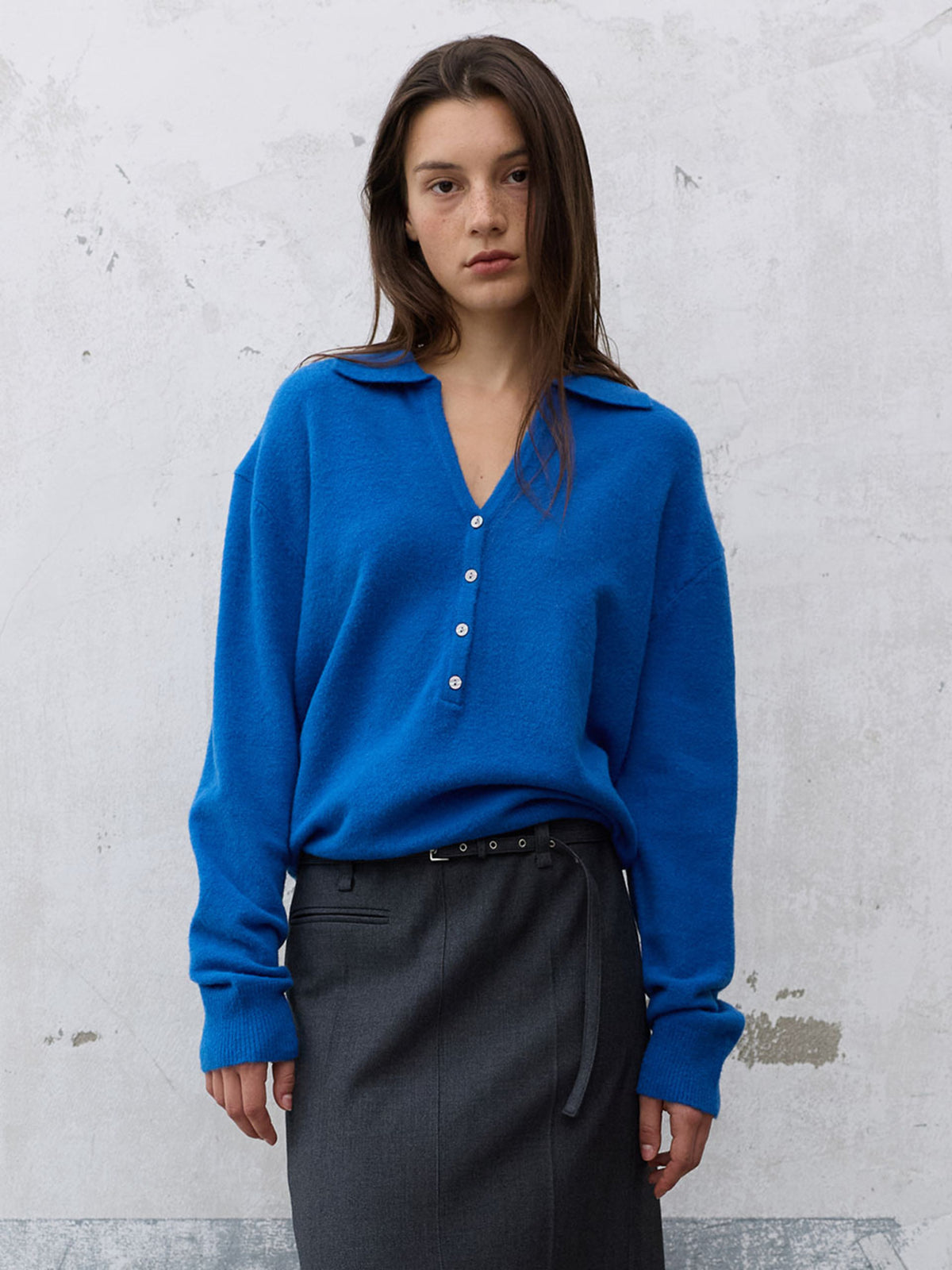 Raive V-neck Collared Button Knit