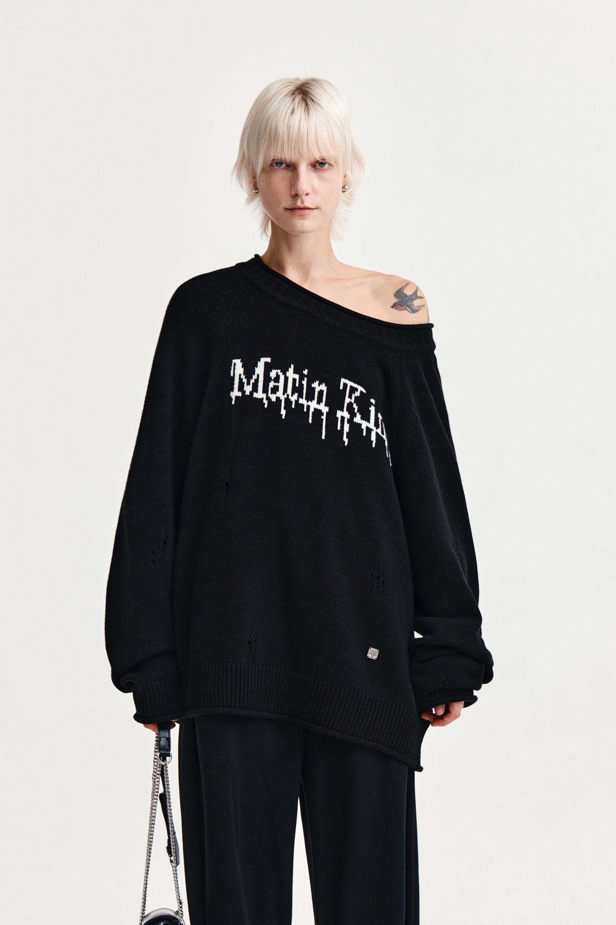 [matinkim] TWO WAY OFF SHOULDER DAMAGE PULLOVER IN BLACK