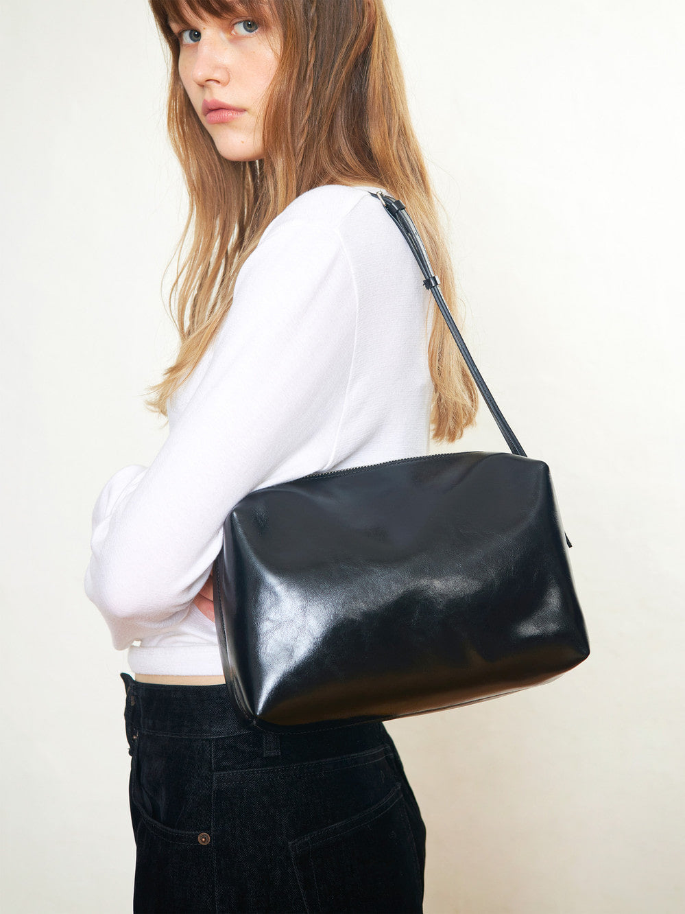 Low Classic Leather Caramel Box Bag Black