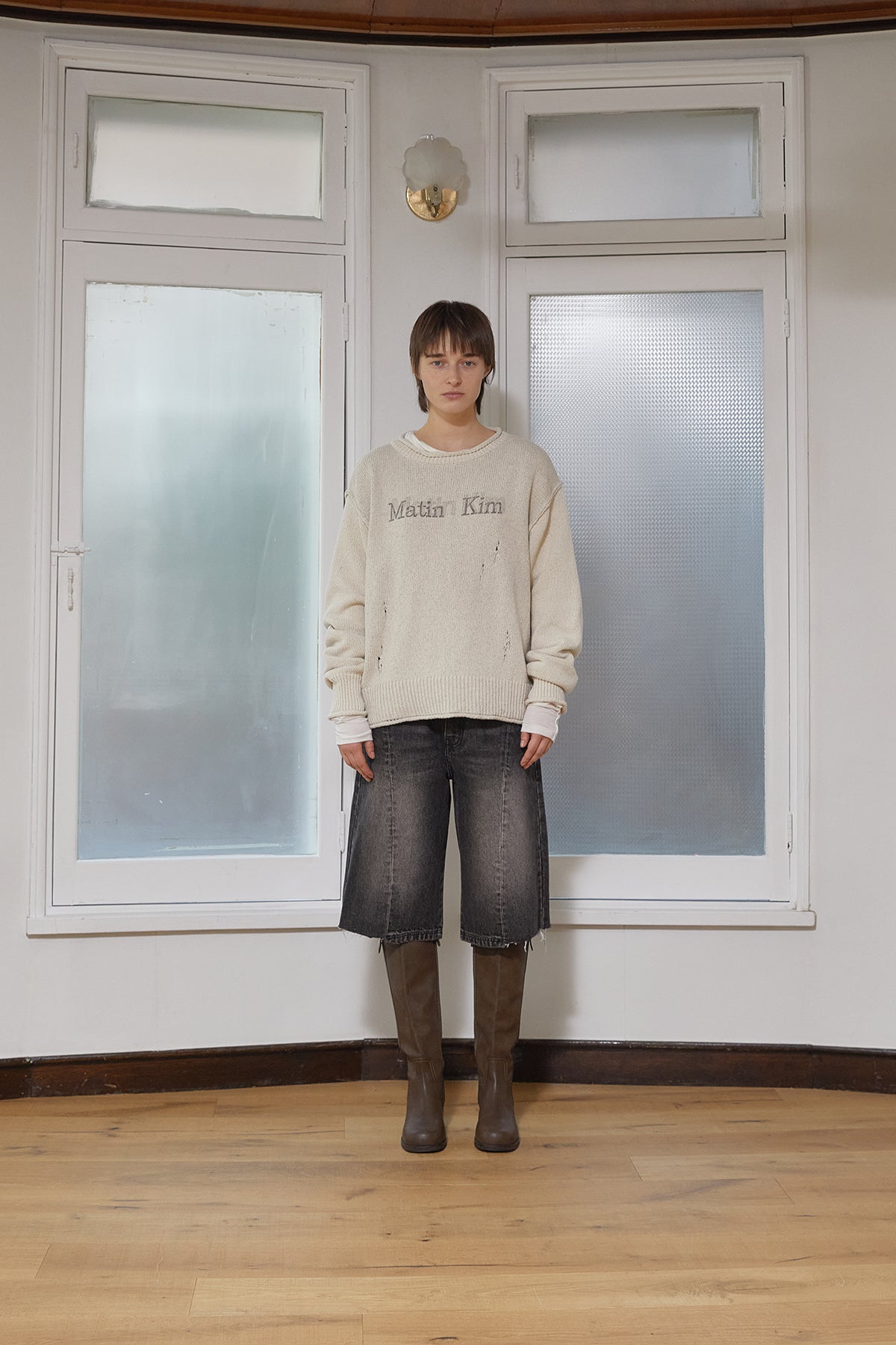 [matinkim] CRACK LOGO VINTAGE KNIT PULLOVER FOR WOMEN IN BEIGE