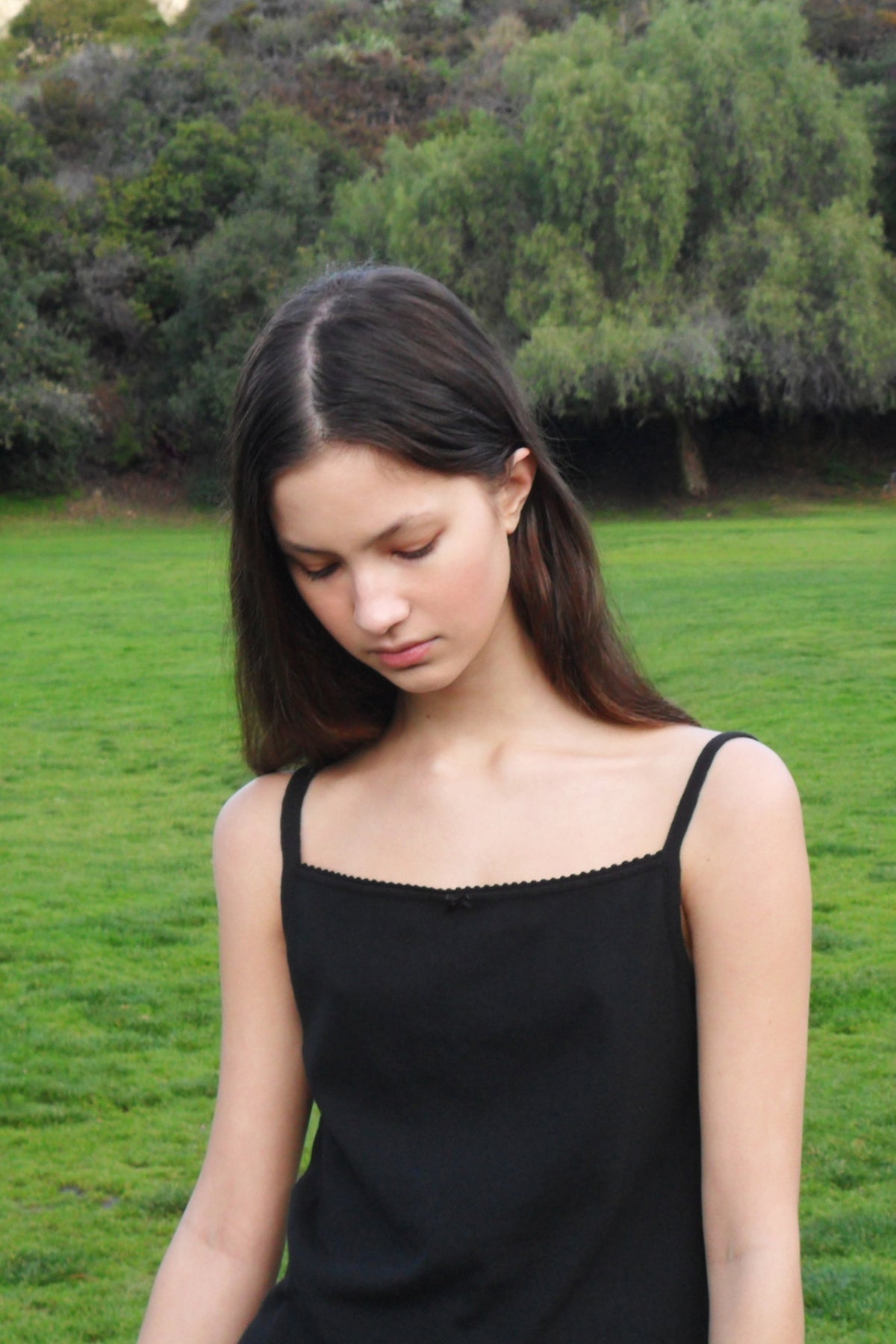 Low Classic Ribbon Pointed Sleeveless Black