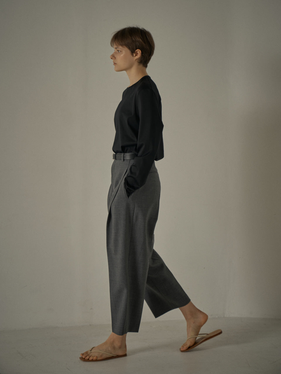 Facade Pattern Round Wool Pants charcoal