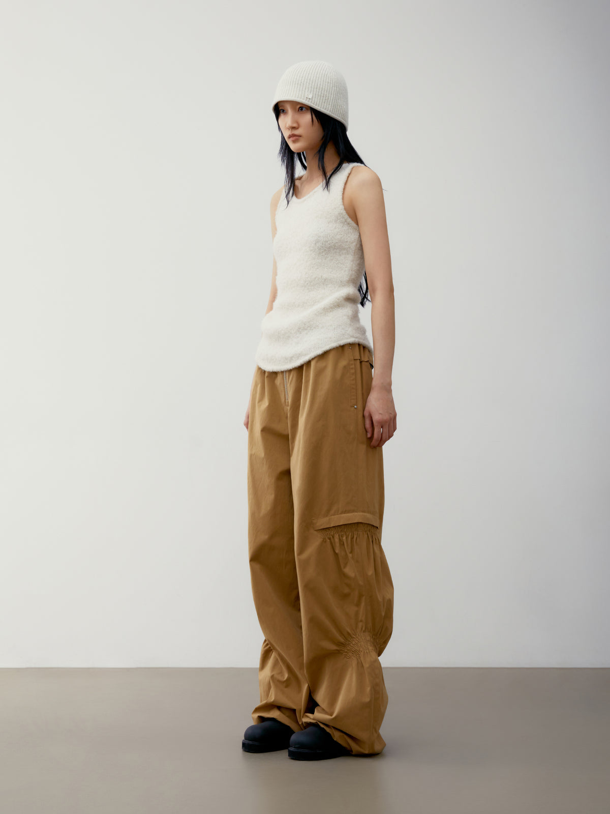 Low Classic Shirring Volume Pants Beige