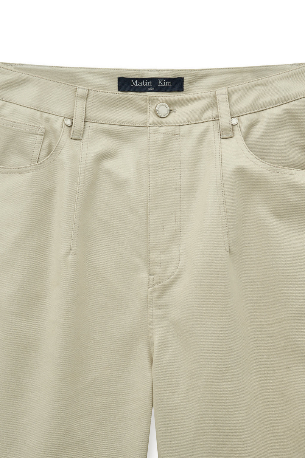 [matinkim] MATT COATING BERMUDA PANTS FOR MEN IN LIGHT BEIGE