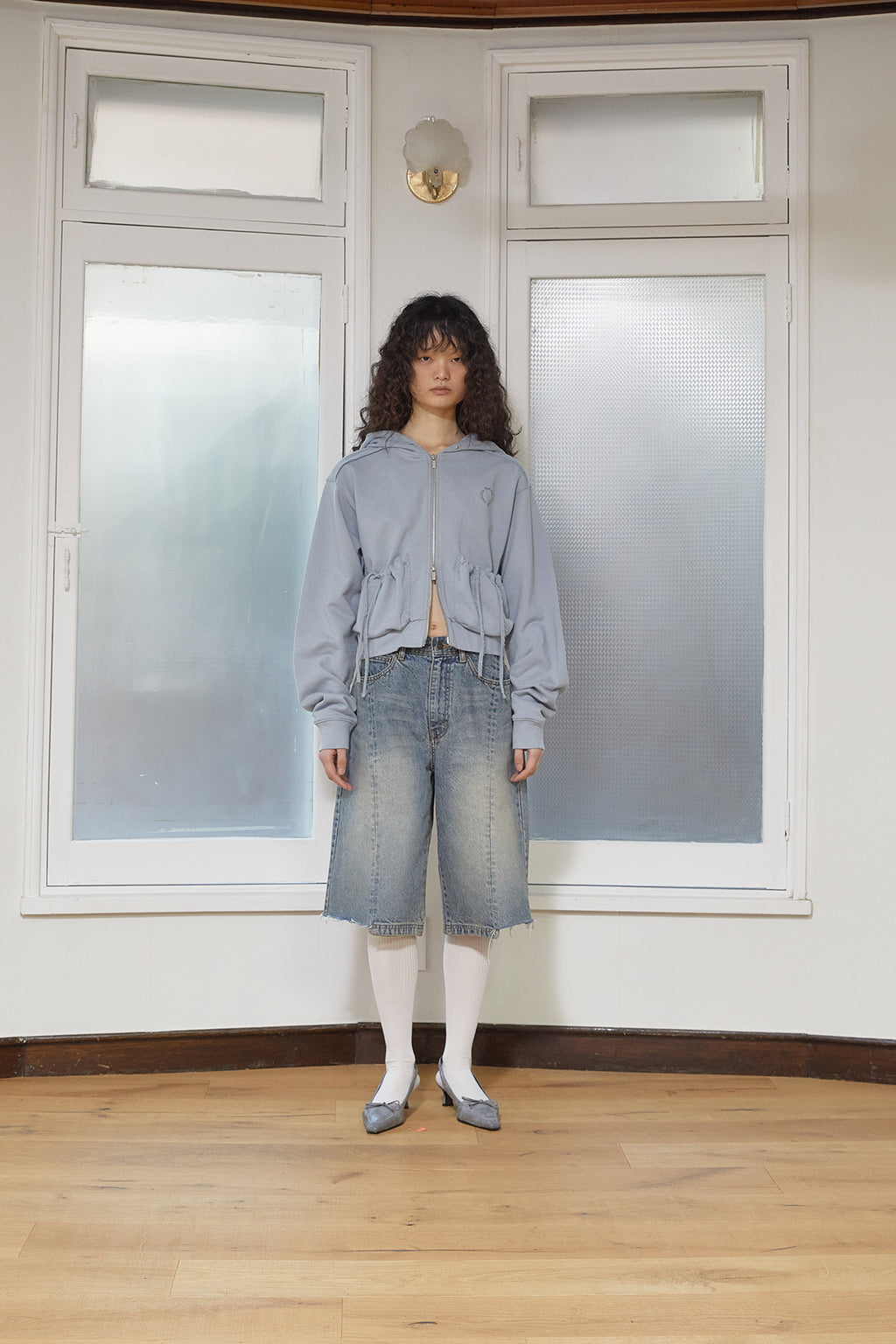 [matinkim] VOLUME POCKET CROP HOODY ZIP UP IN LIGHT BLUE