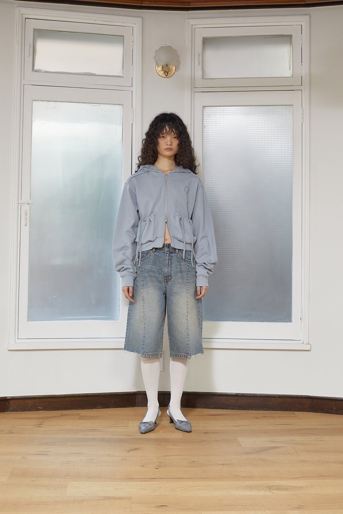 [matinkim] VOLUME POCKET CROP HOODY ZIP UP IN LIGHT BLUE