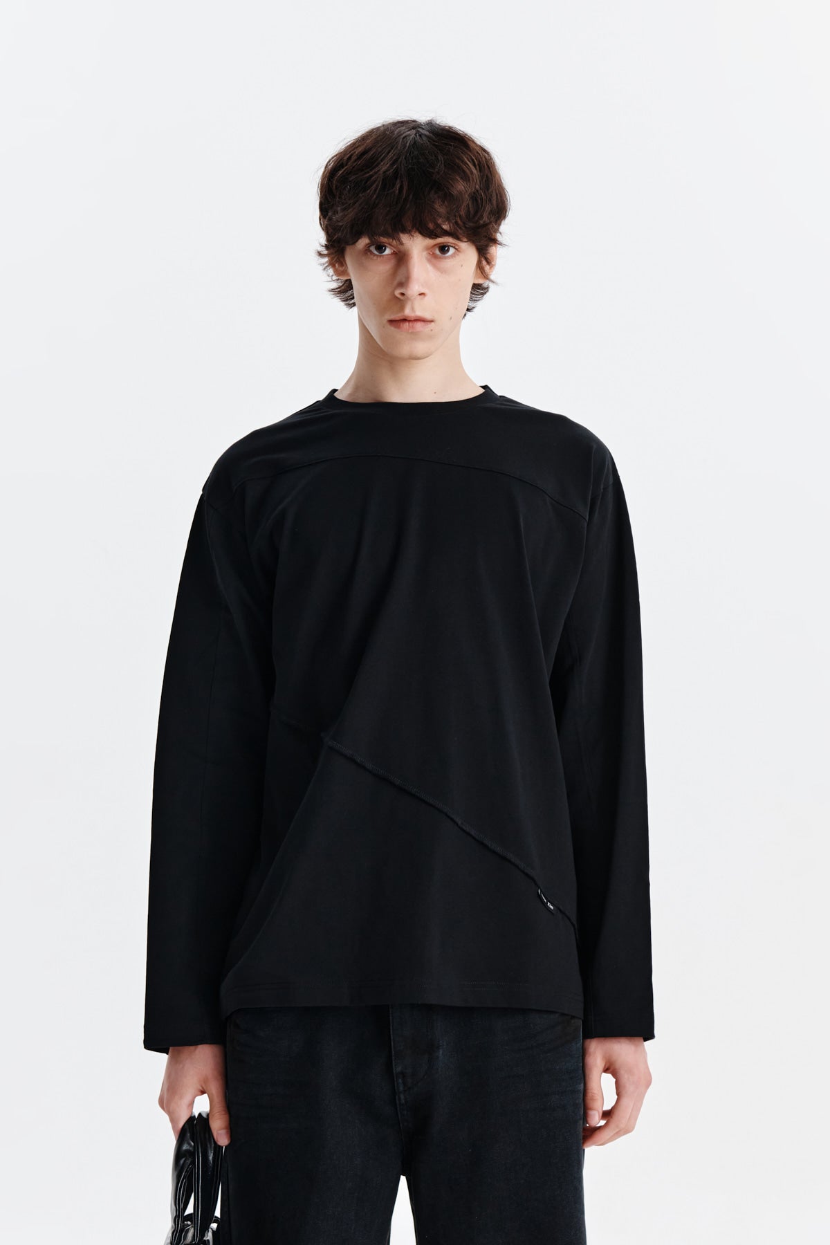 [matinkim] DIAGONAL OVERFIT LONG SLEEVE TOP IN BLACK