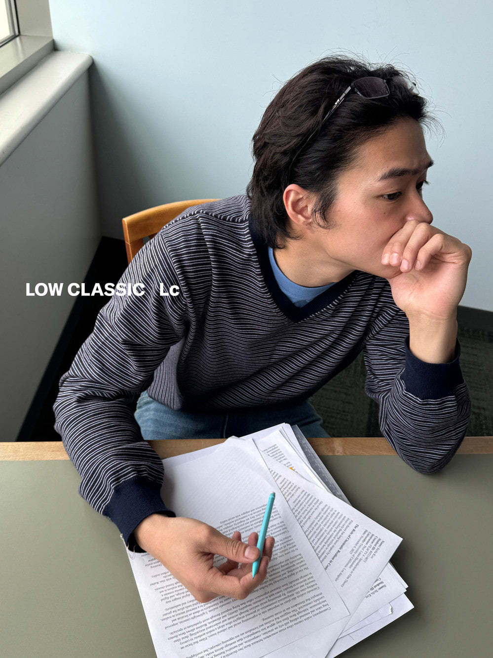 [Low Classic] Striped V-Neck Sweater_Navy