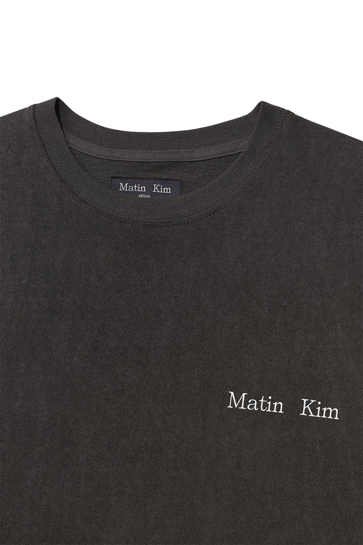 [matinkim] VINTAGE WASHED LOGO TOP FOR MEN IN CHARCOAL