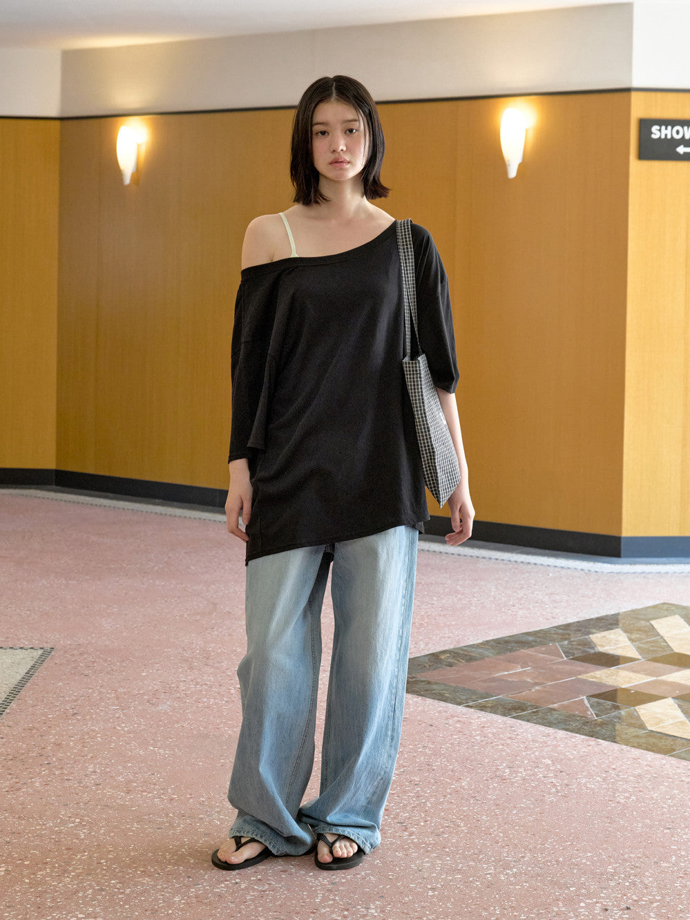 Low Classic Lc Off-Shoulder Tee Black