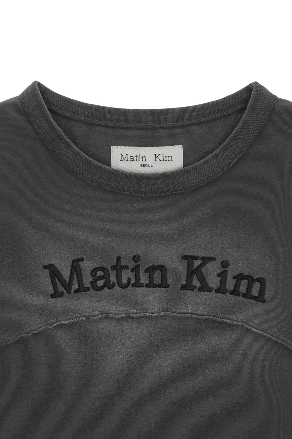 [matinkim] PIGMENT CUT OUT LOGO CROP TOP IN CHARCOAL