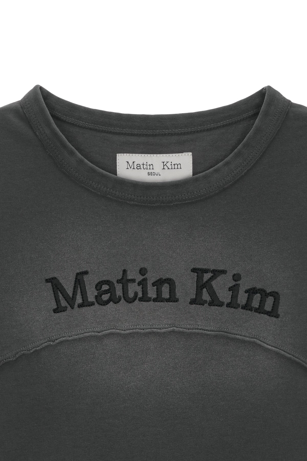 [matinkim] PIGMENT CUT OUT LOGO CROP TOP IN CHARCOAL