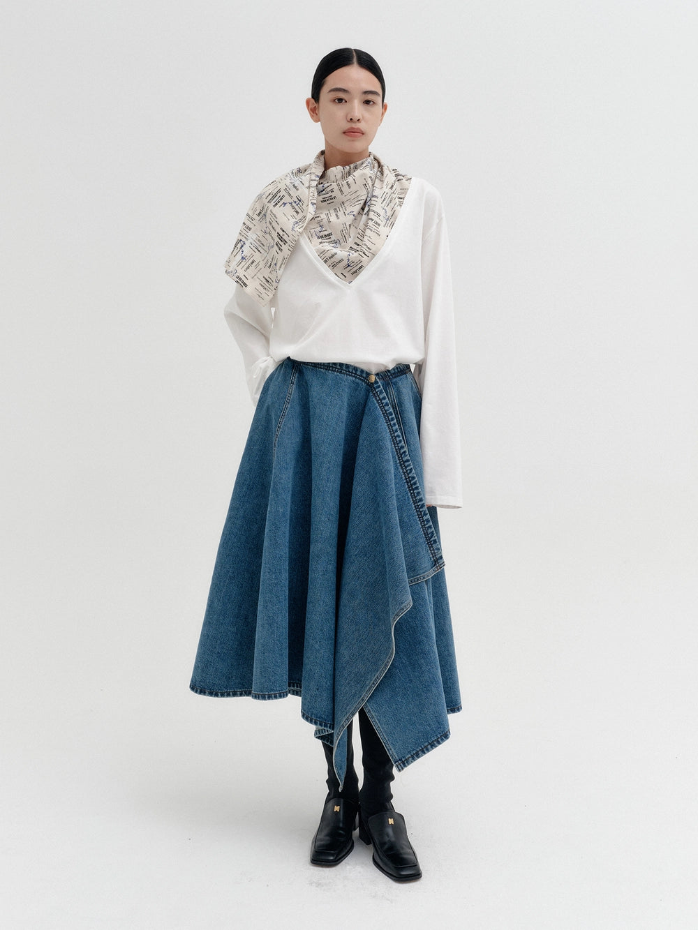 EENK Detachable Scarf V-neck T-shirt - Ivory