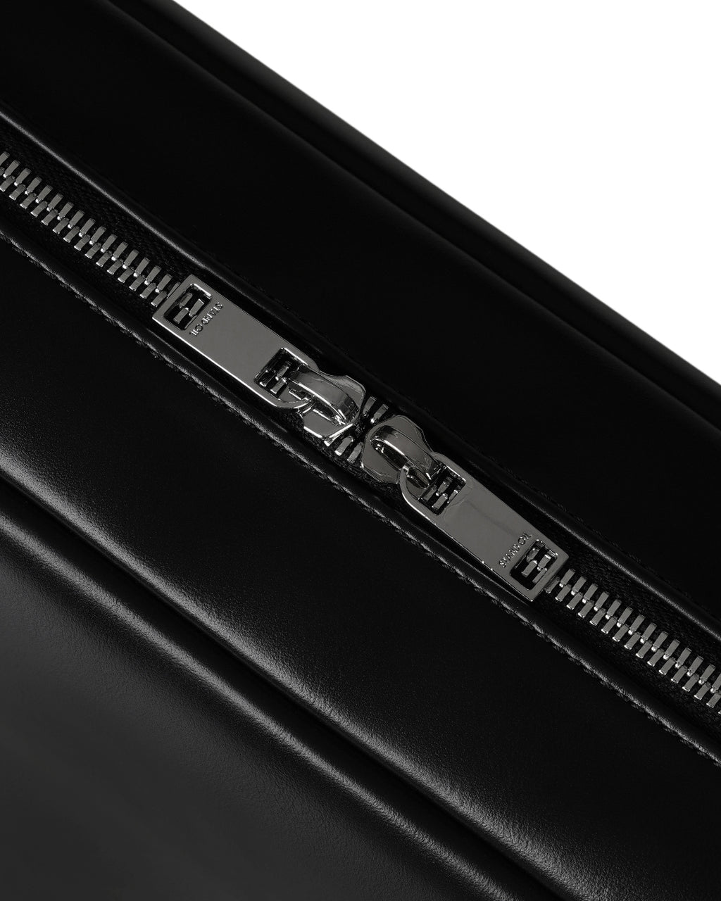 More Baguette Bag · 모어 바게트백 / 블랙

More Baguette Bag in Black
