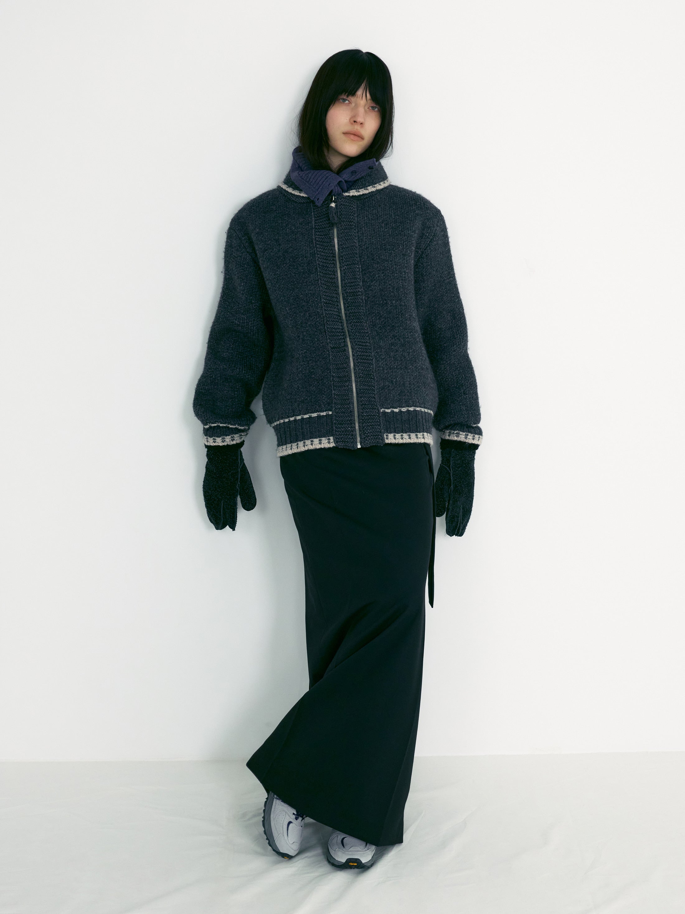 [low_classic] Cowichan Wool Knit Cardigan
Charcoal