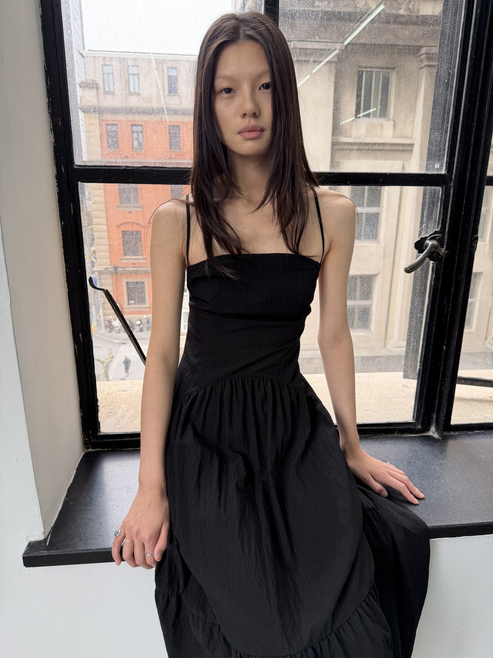 Low Classic Back String Gather Dress Black