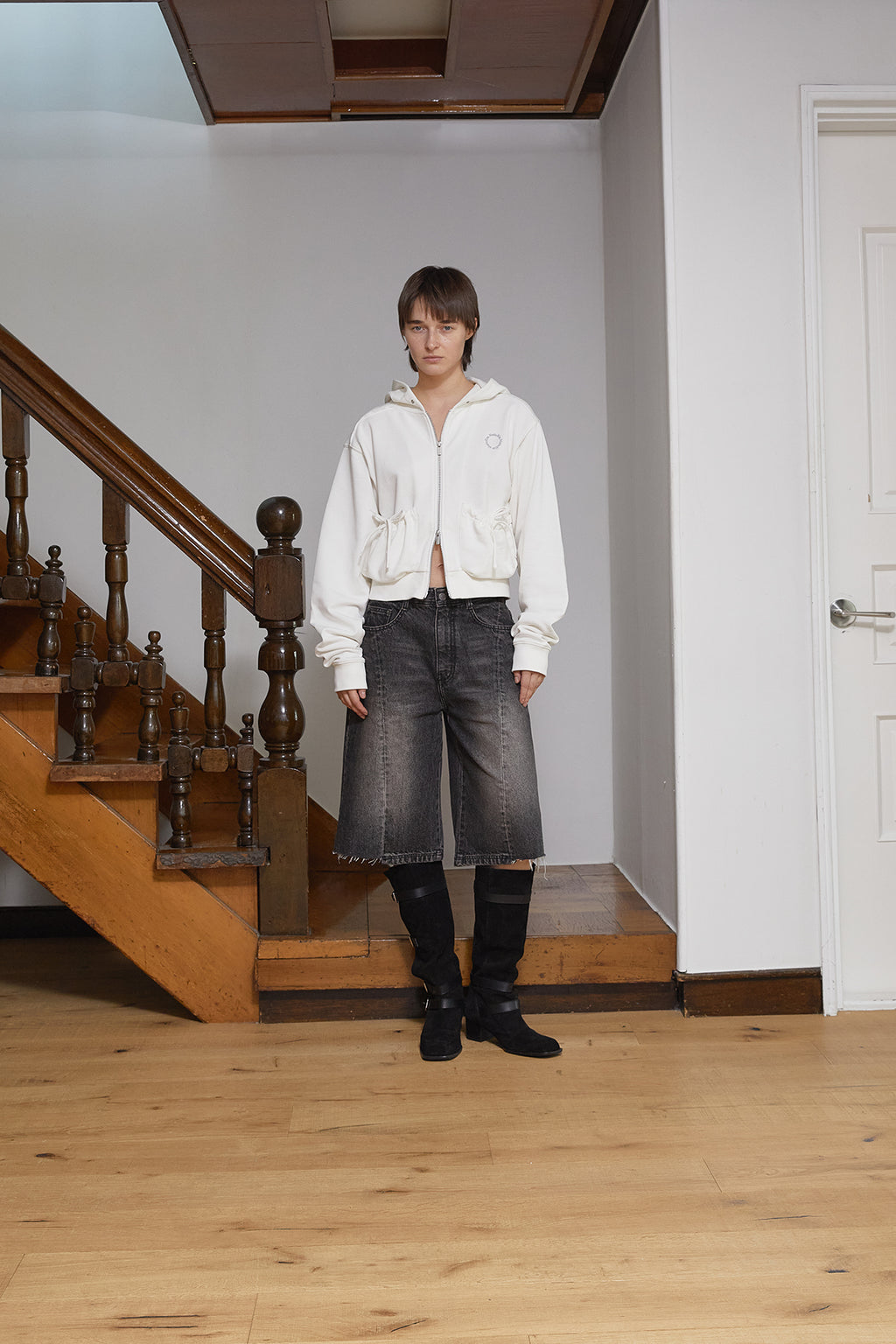 [matinkim] HEM POINT BERMUDA DENIM PANTS FOR WOMEN IN CHARCOAL