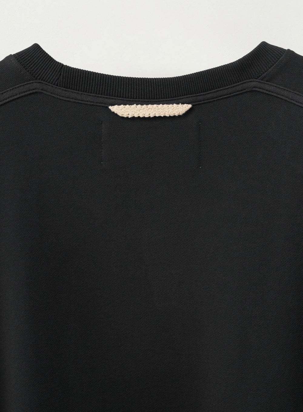 [satur] Loren Small Logo Basic Sweatshirt - Charcoal