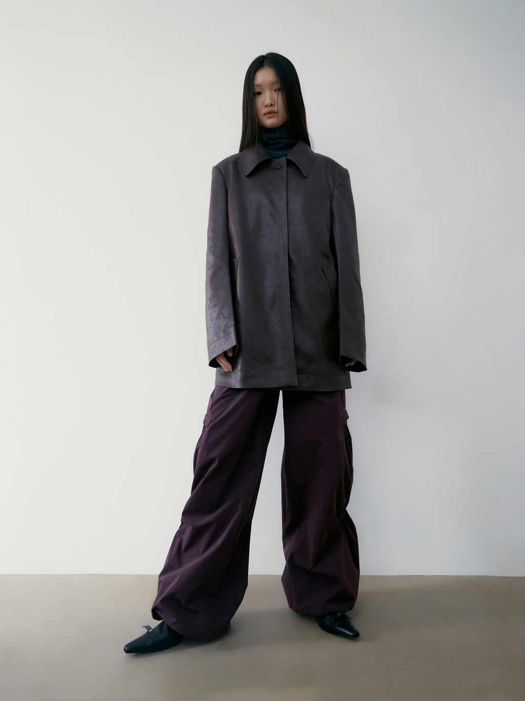 [low_classic] CREASED LEATHER COAT
BROWN