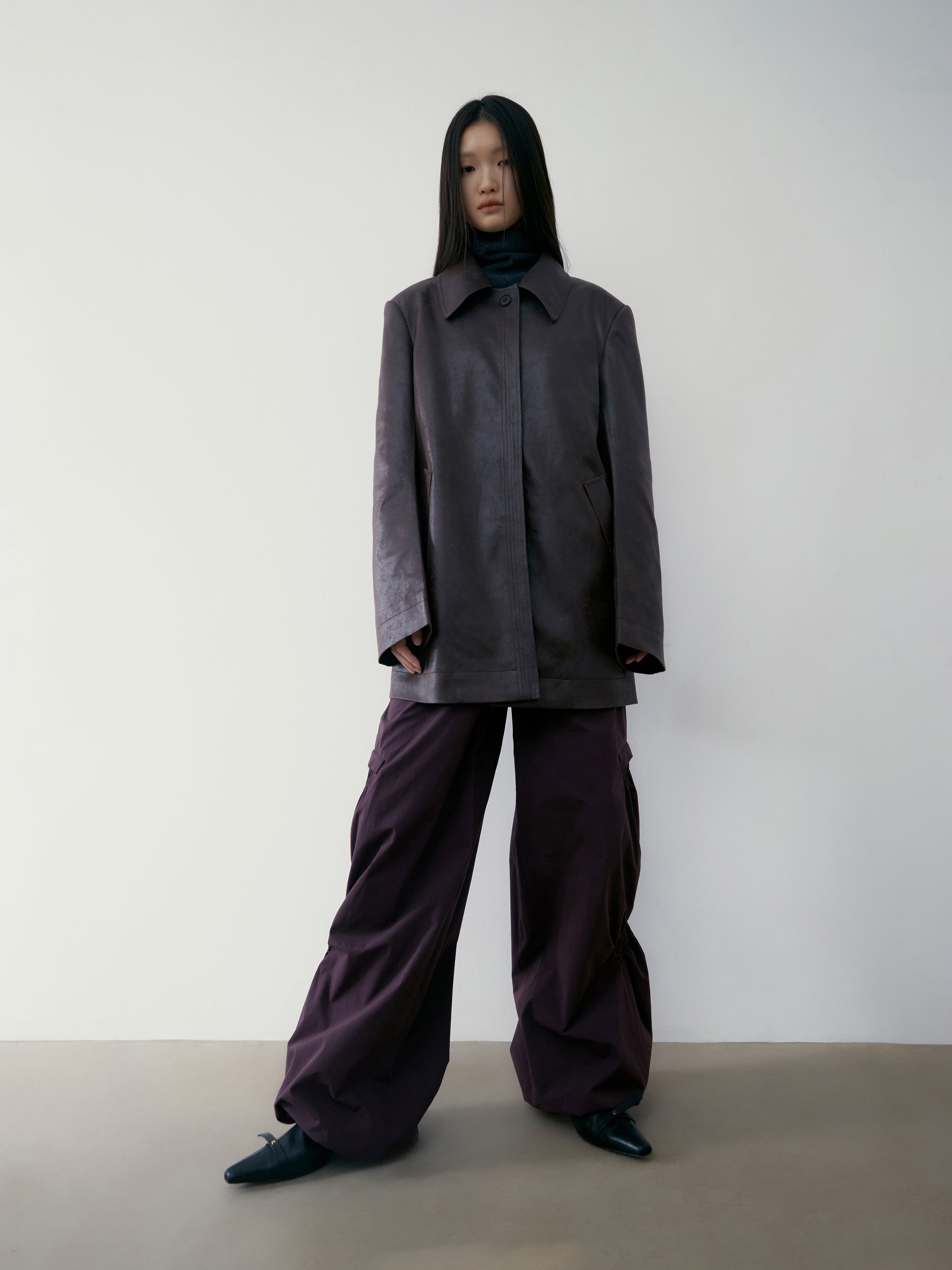 [low_classic] CREASED LEATHER COAT
BROWN