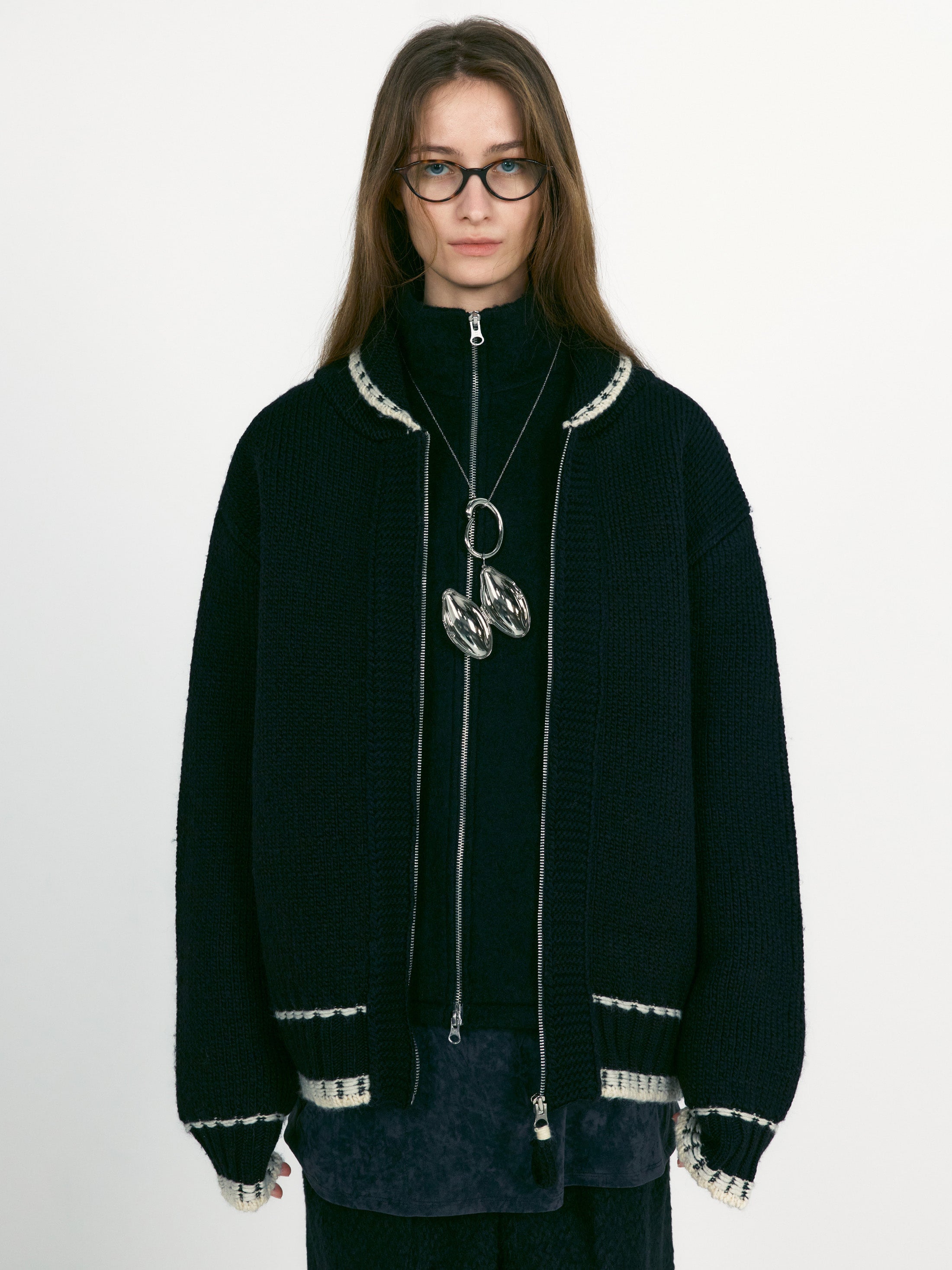 [low_classic] Cowichan Wool Knit Cardigan
Black