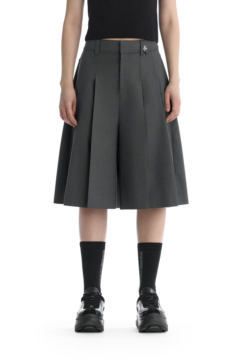 Treemingbird Rivet Detail Pleated Shorts Charcoal