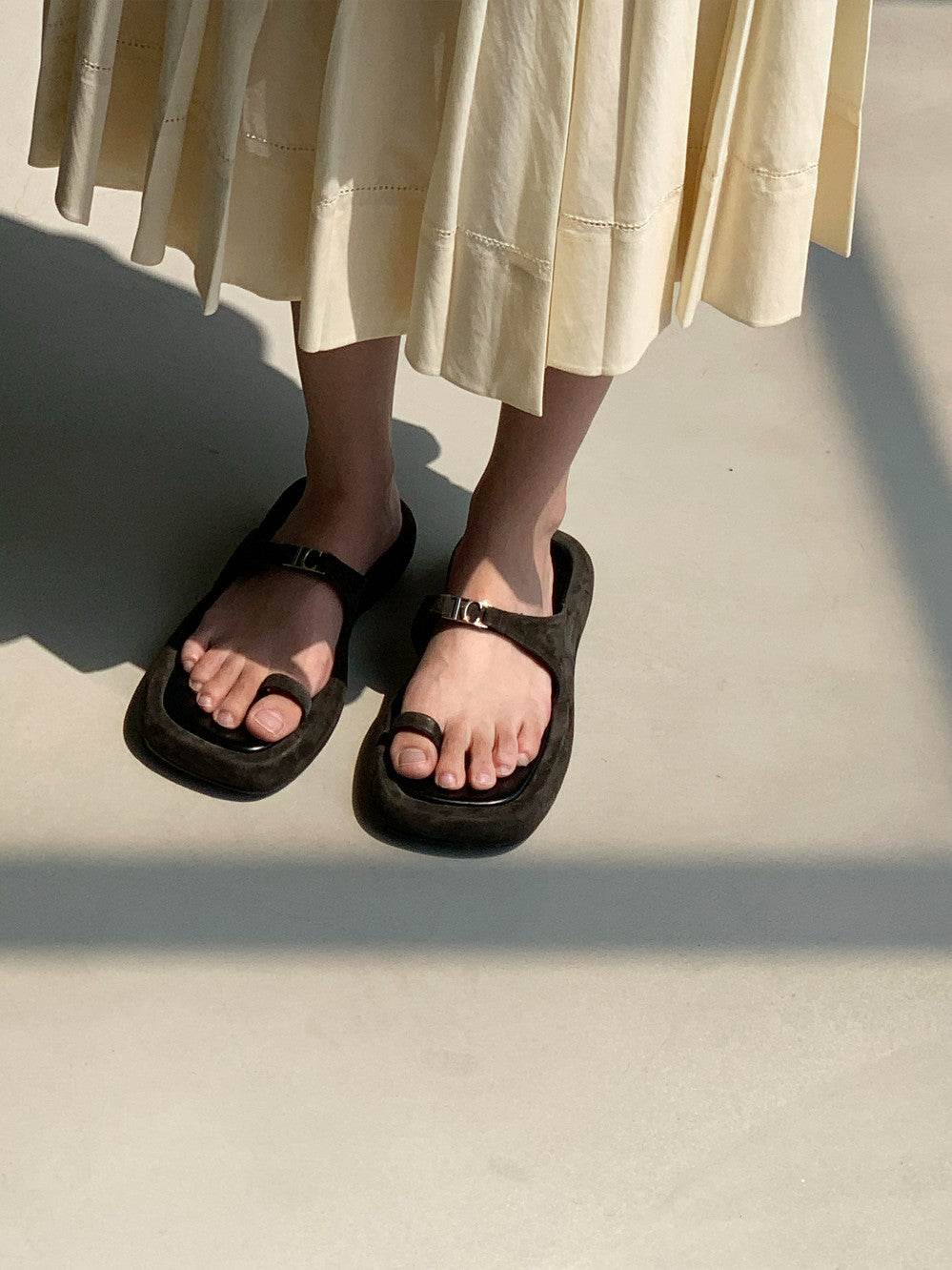 [Low Classic] Logo Toe Loop Flip Flop_Black
