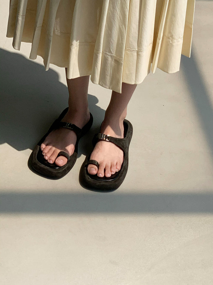 Low Classic Logo Toe Loop Flip Flop Black