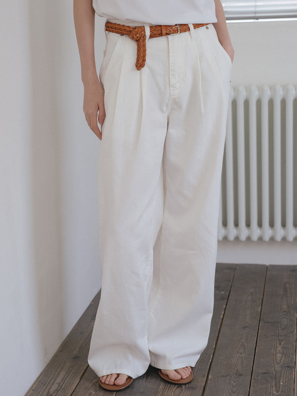 Tillidie Classic tuck detail cotton denim pants White