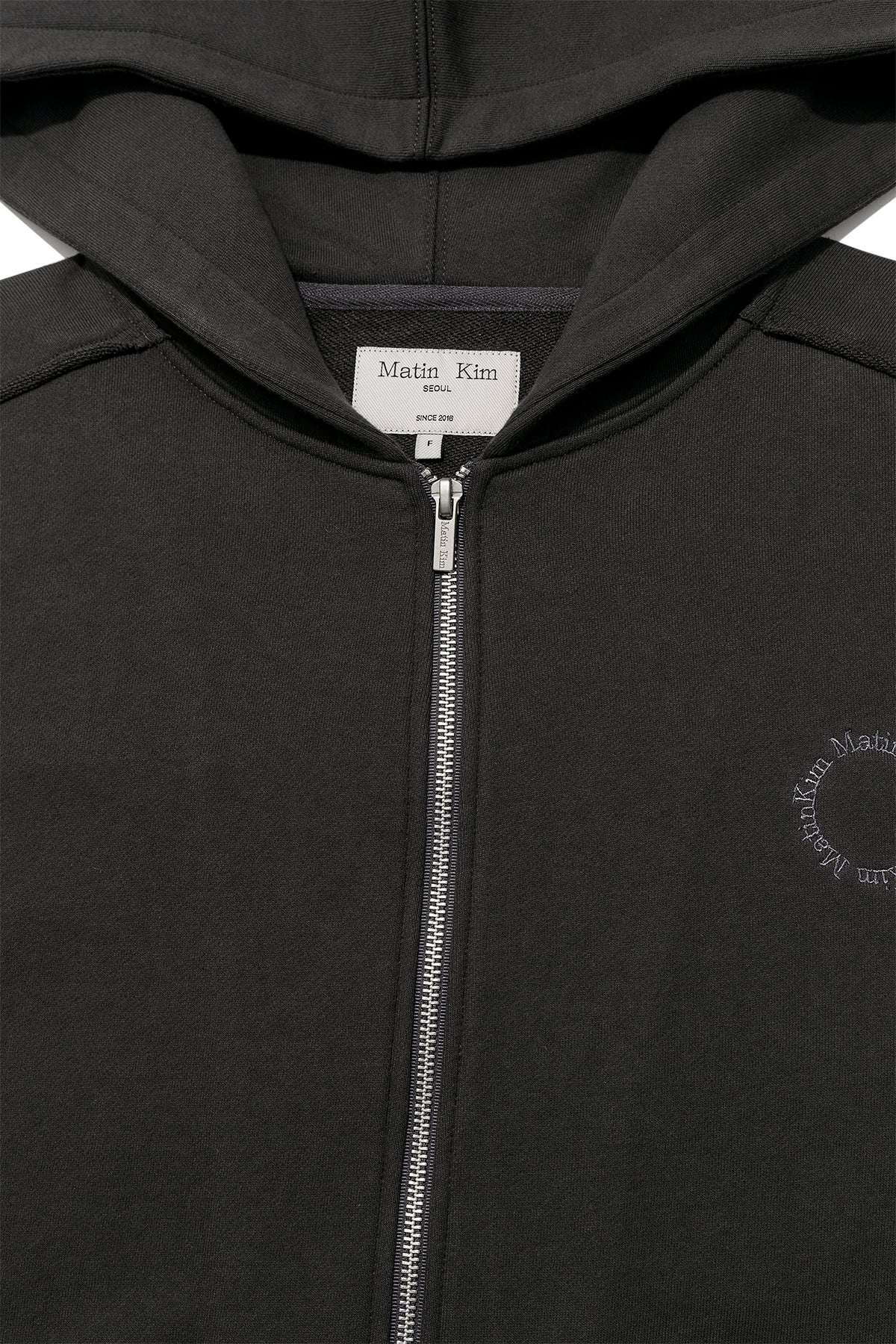 [matinkim] VOLUME POCKET HOODY ZIP UP IN CHARCOAL