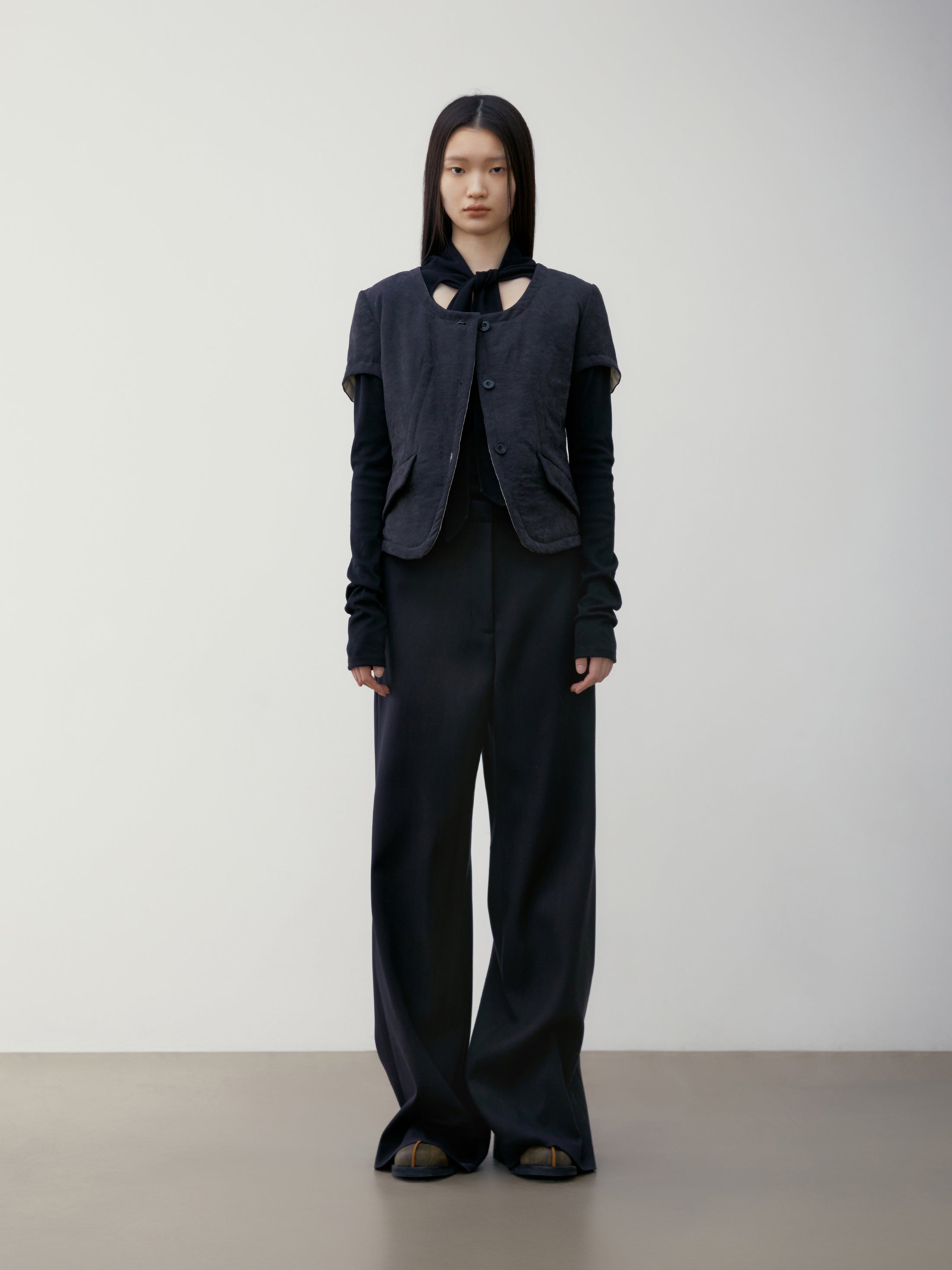 [low_classic] WIDE WOOL TROUSER
BLACK