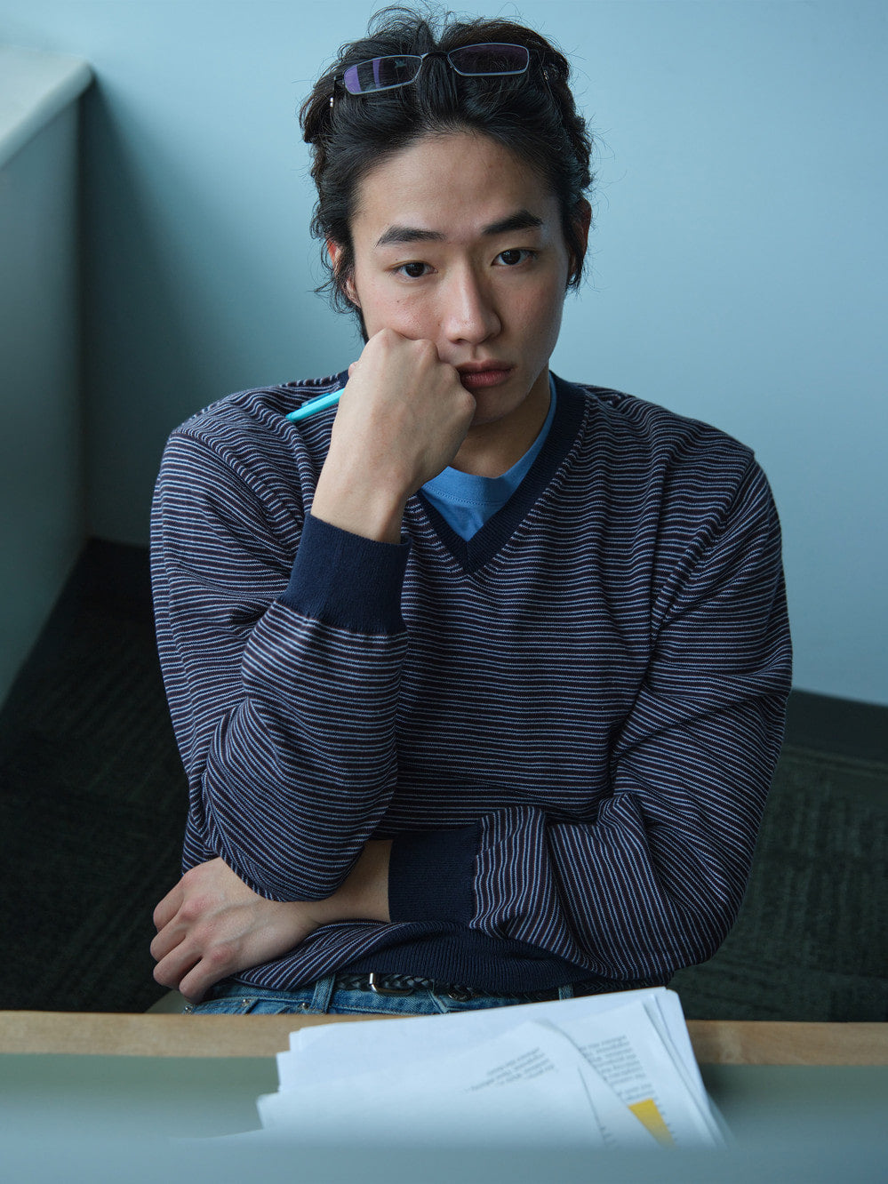 [Low Classic] Striped V-Neck Sweater_Navy