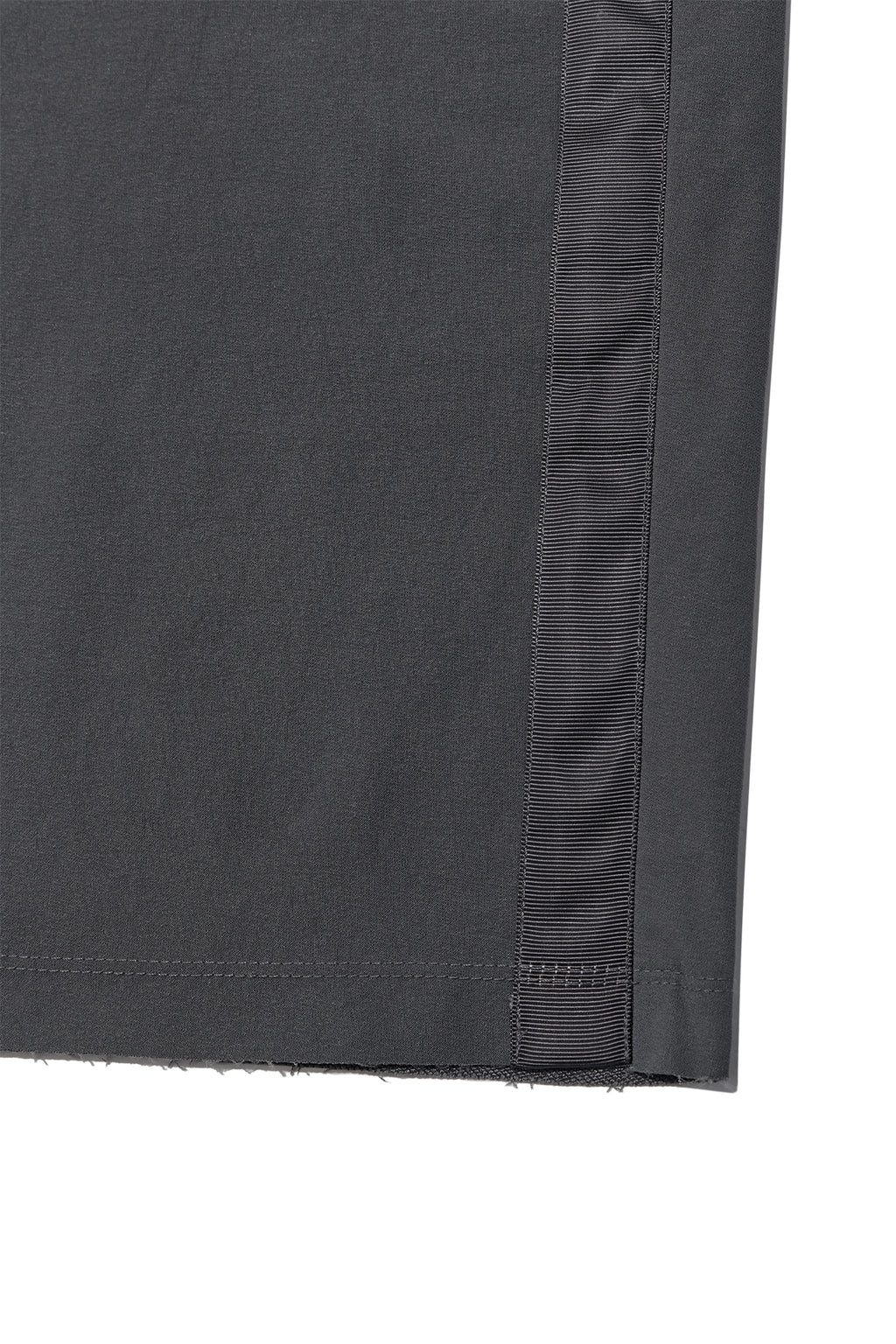 [matinkim] SIDE TAPING BERMUDA PANTS IN CHARCOAL