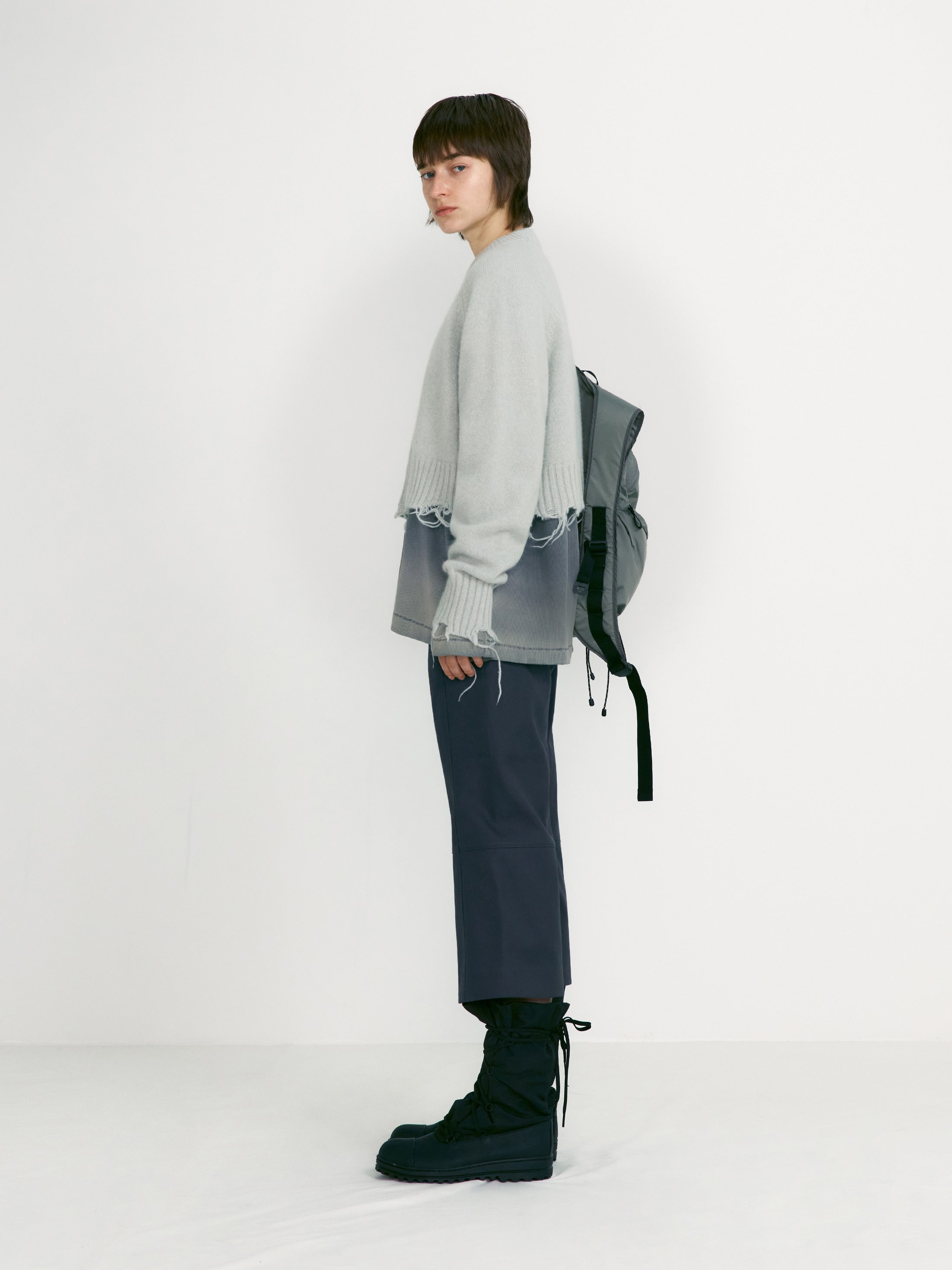 [low_classic] Damaged Cropped Pullover
Light Grey
