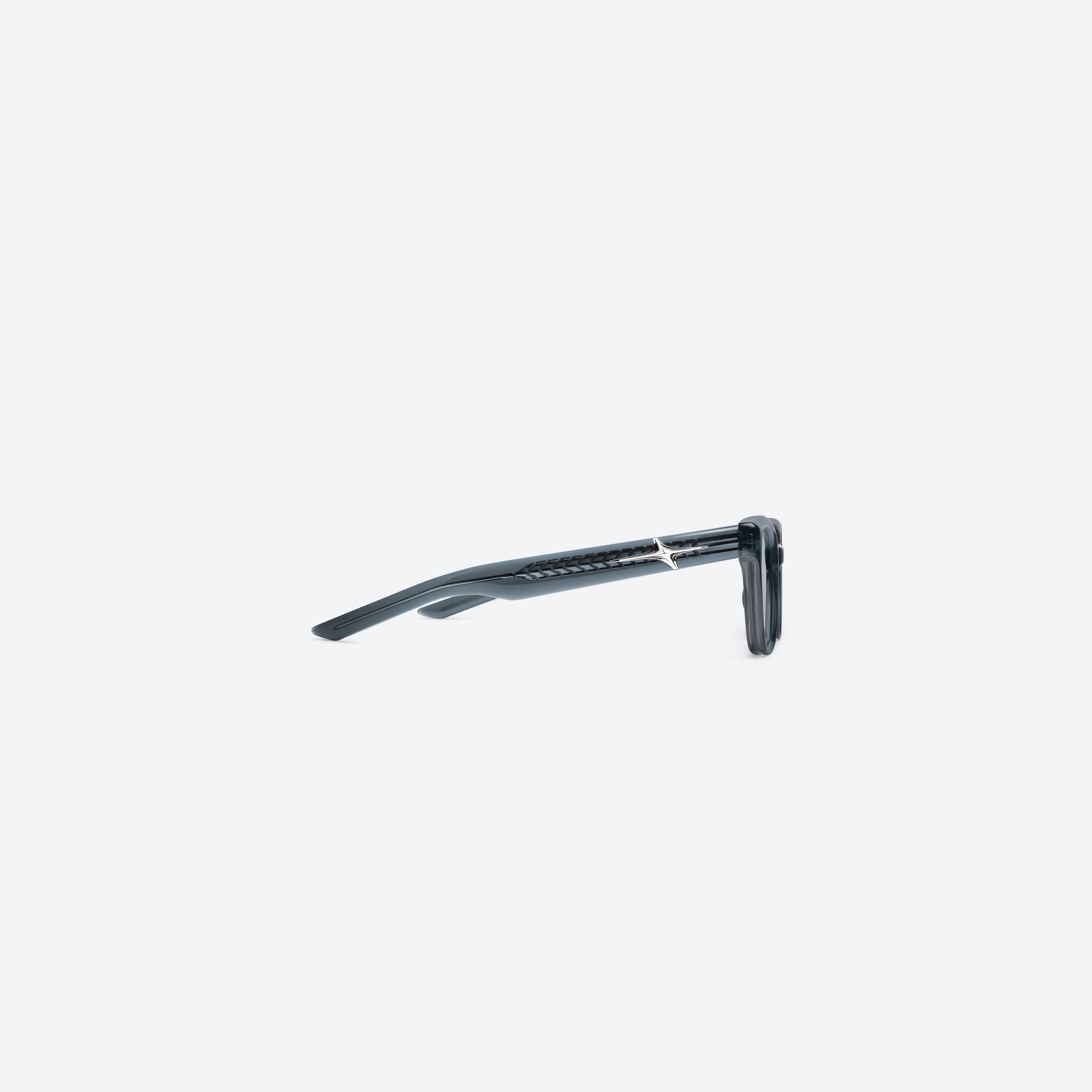 Gentle Monster Hesse Gc13 Sunglasses in gray, showcasing premium Korean designer fashion.