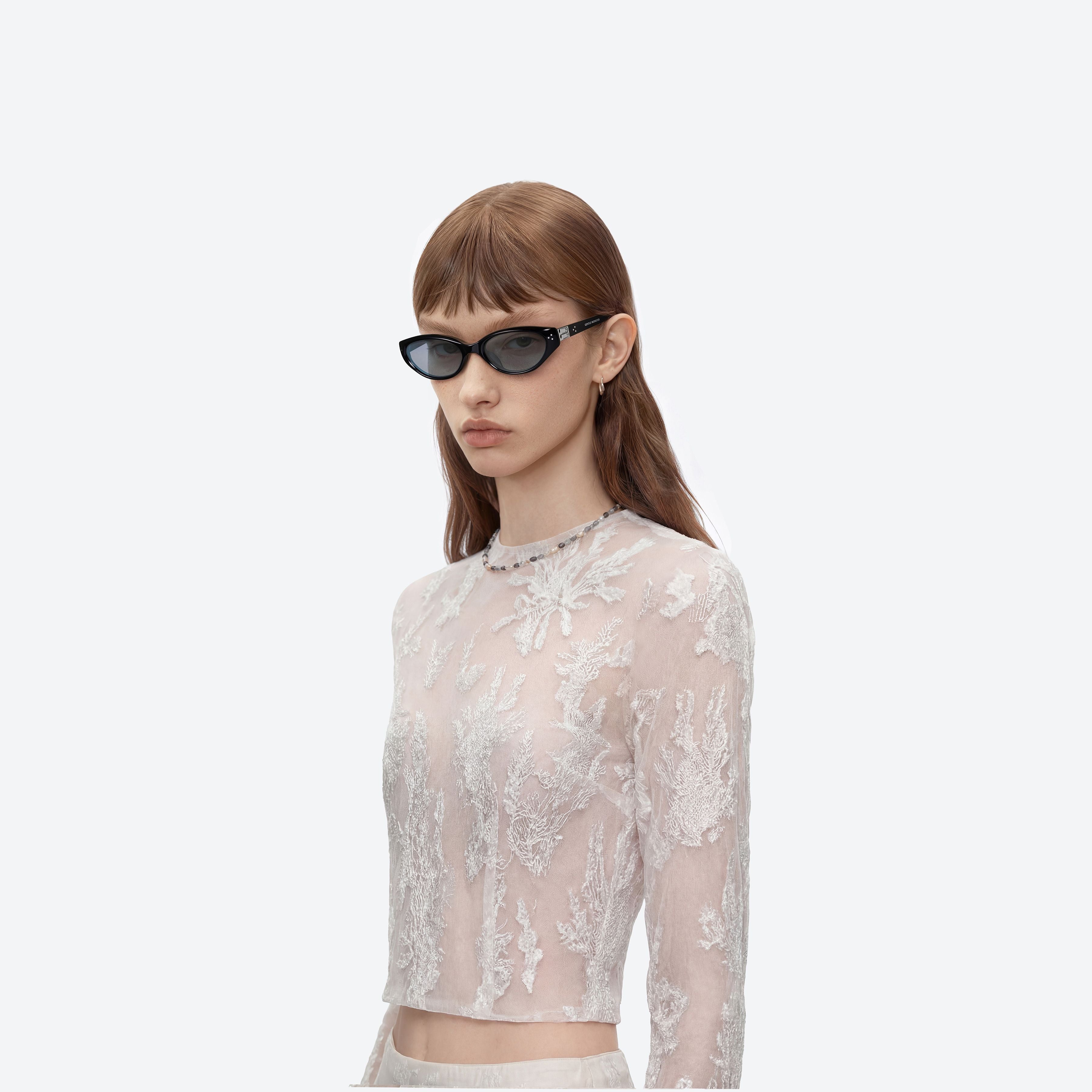 Gentle Monster Vanilla 01(SM) black sunglasses, authentic Korean designer fashion.