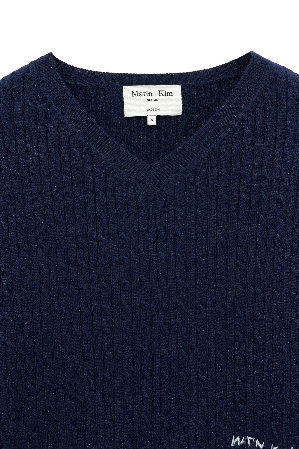 [matinkim] SHINY CABLE PULLOVER IN NAVY