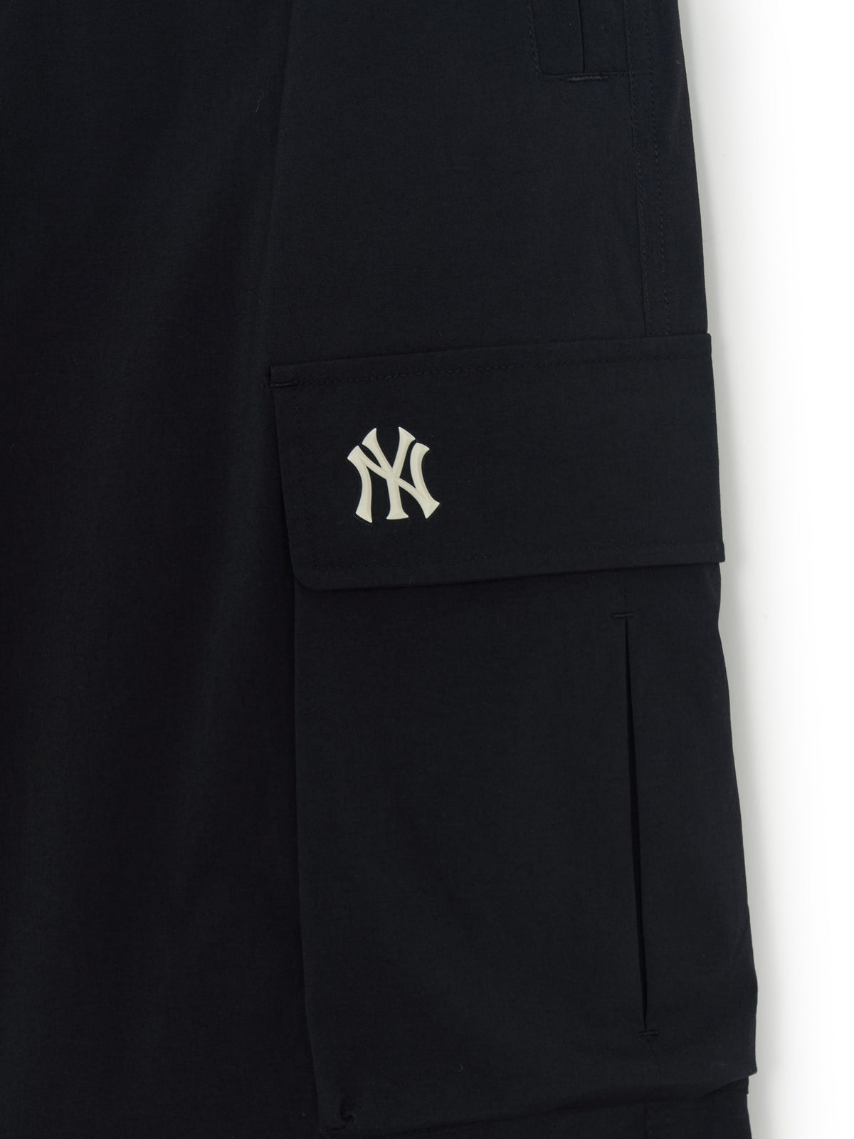 Mlb Gorpcore Cotton Touch Volume Cargo Bermuda Shorts