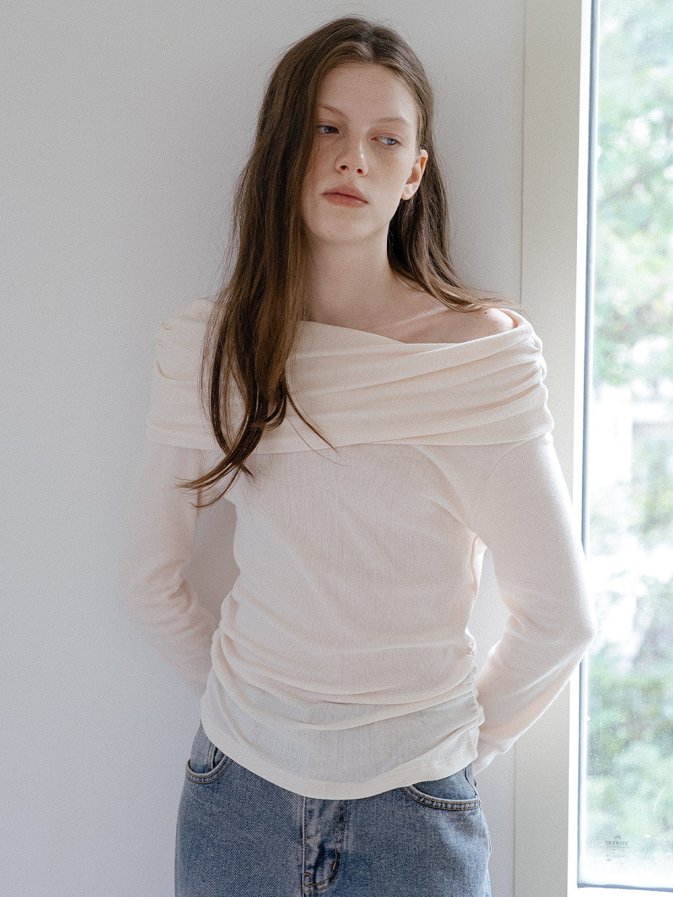 Tillidie Rib shirred off shoulder tee Ivory