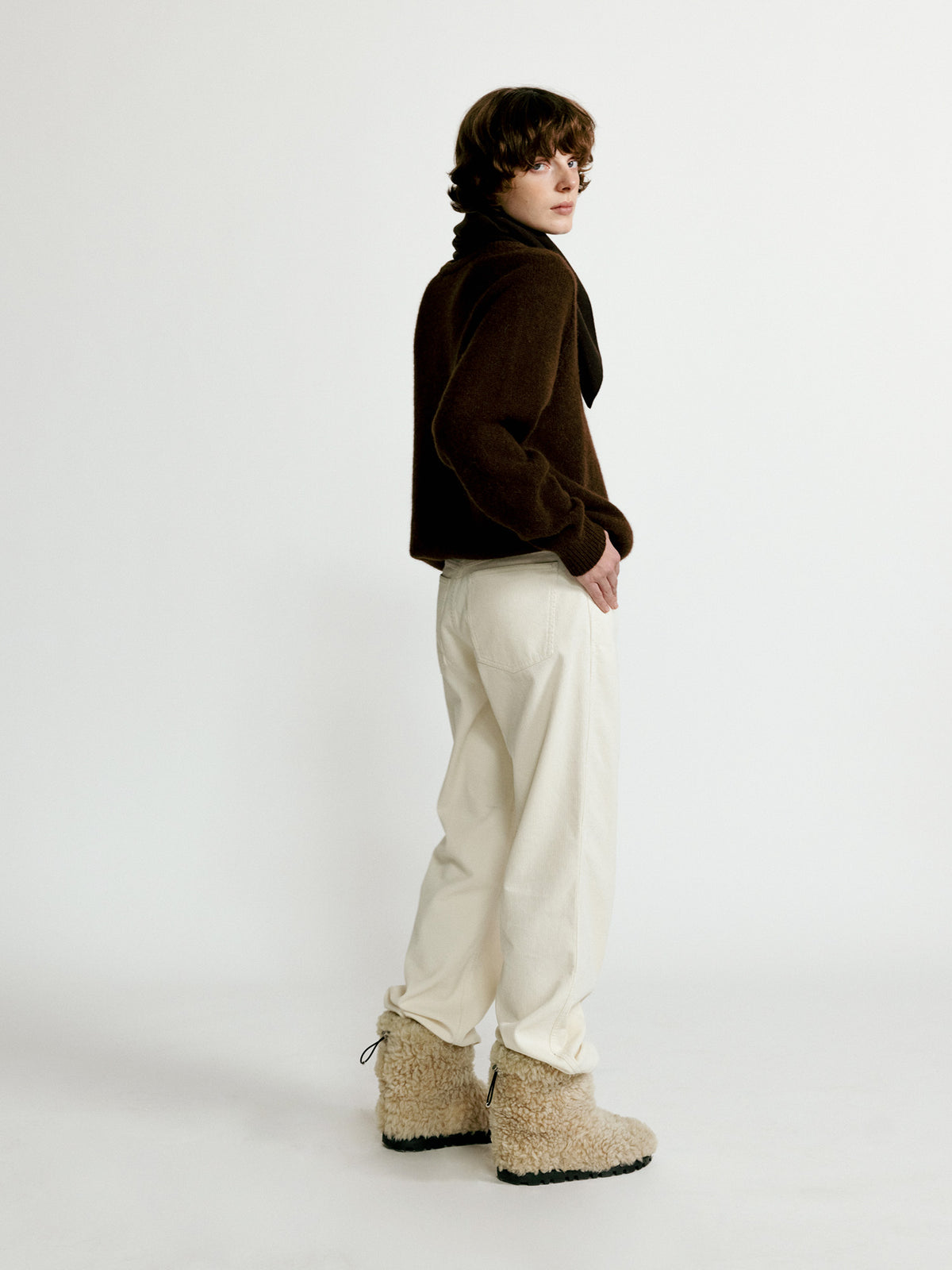Nothing Written Triangle cashmere muffler (Brown)