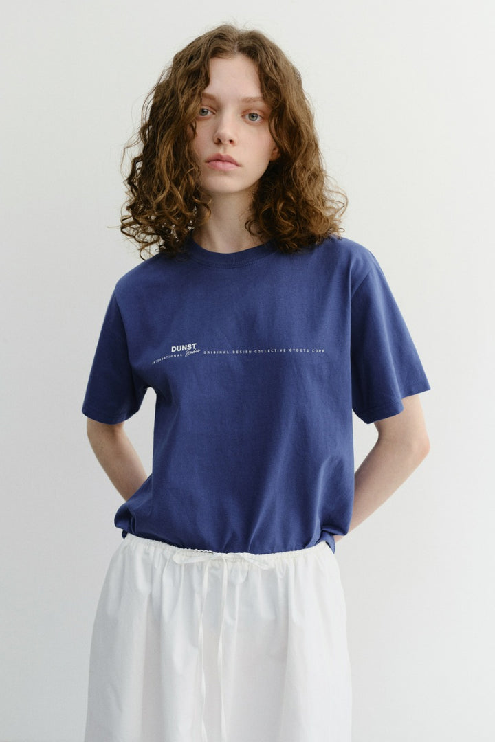 Dunst Unisex Minimal Lettering T-Shirt Blue