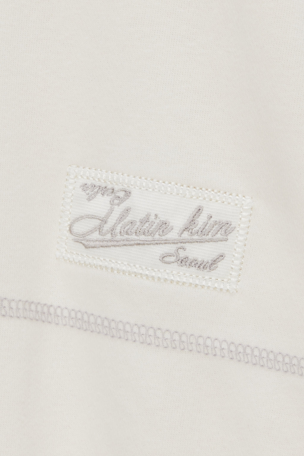 [matinkim] STITCH LABEL SWEATSHIRT IN IVORY